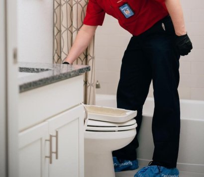 3 Ways to Manually Flush a Toilet